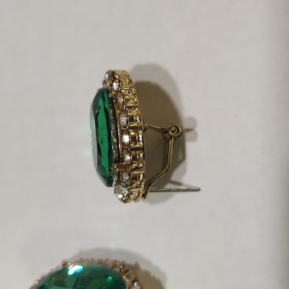 Bright green bling earrings pierced - Picture 5 of 6